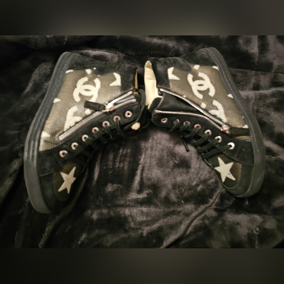 Chanel Black/Grey CC Double Zip Accent High Top Sneakers - Picture 3 of 5